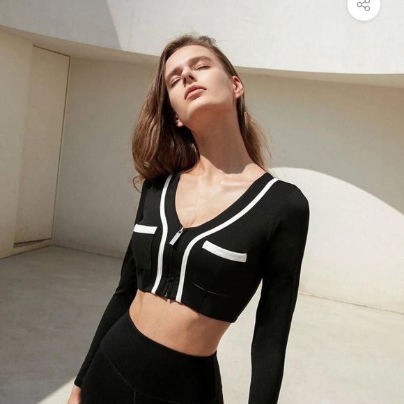 Activewear Zipper Top. Black & white colour, super stretchy. - Picture 2 of 5